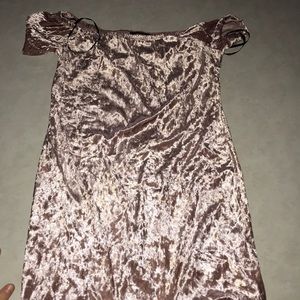 Gorgeous velvet pink dress run small! Worn once.
